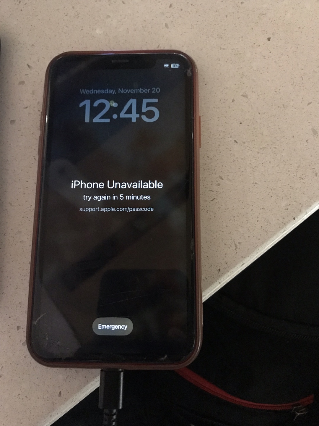 IPhone XR - 64GB - Black (Unlocked) outlet - Cracked - Read