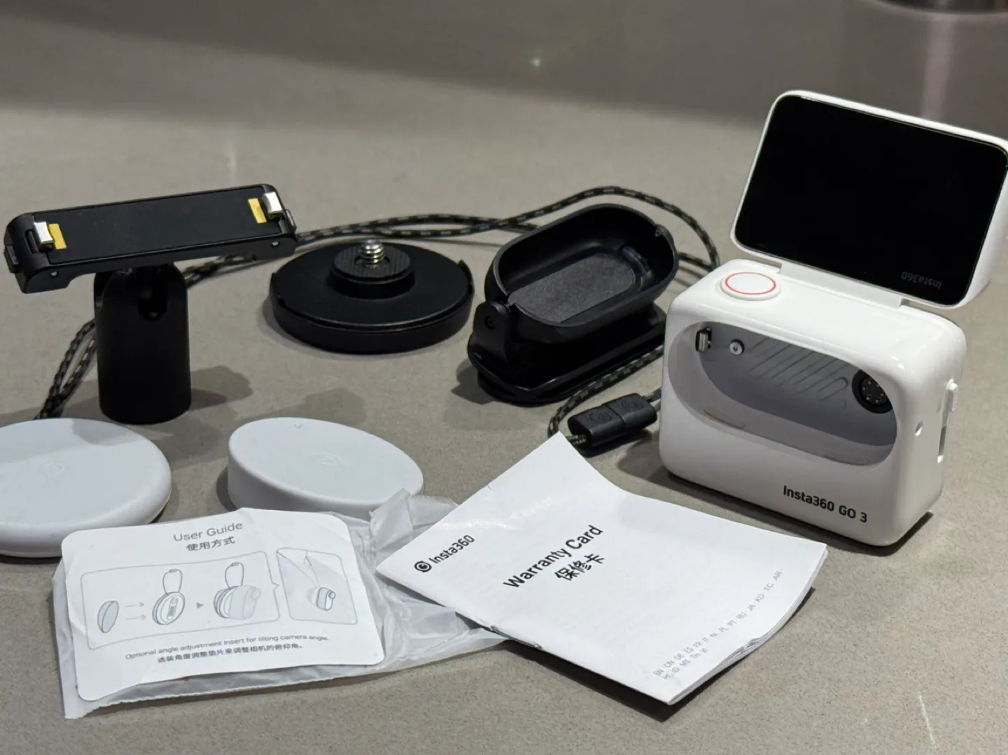 Insta360 Go 3 Only Action Pod And Accessories image indicator(2)