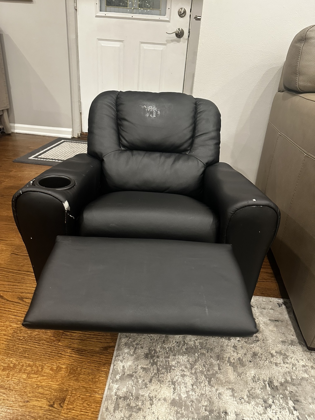 Black Recliner Chair toddler - photo 2