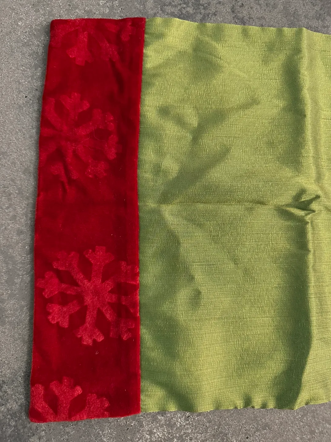 Xmas Set of 8 Green and Red Placemats image indicator(3)