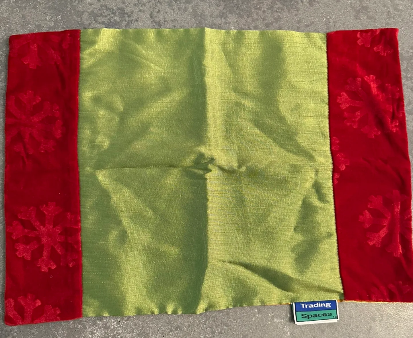 Xmas Set of 8 Green and Red Placemats image indicator(2)