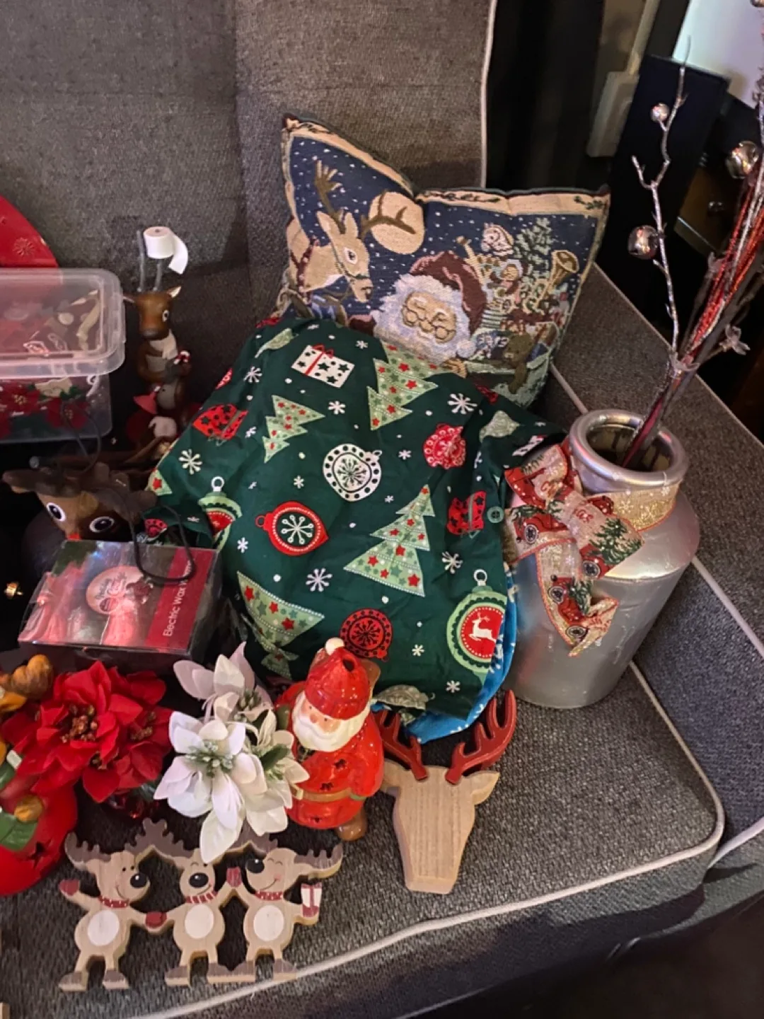 Various Christmas decorations image indicator(3)