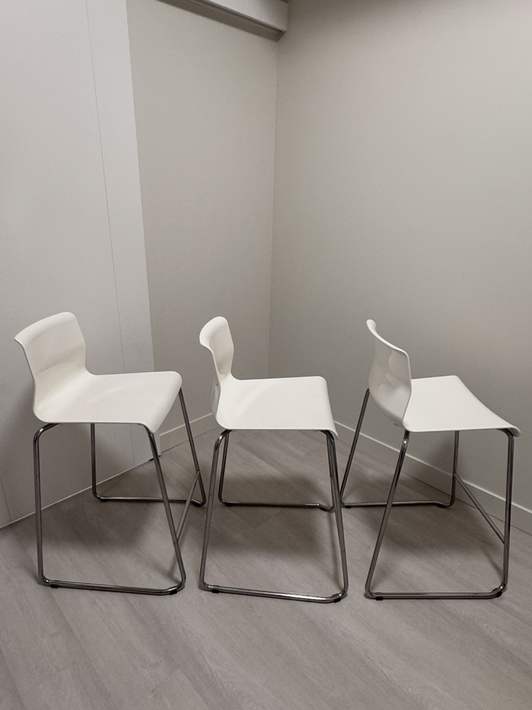 Set of 3 White Counter Stools - photo 2