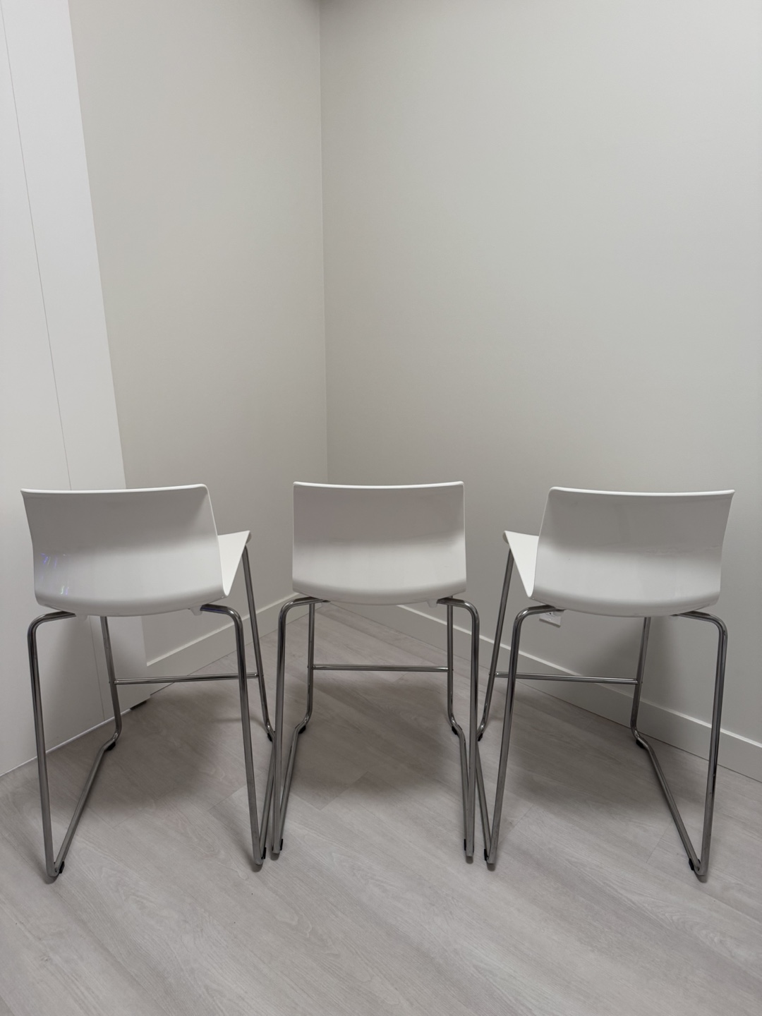 Set of 3 White Counter Stools - photo 3