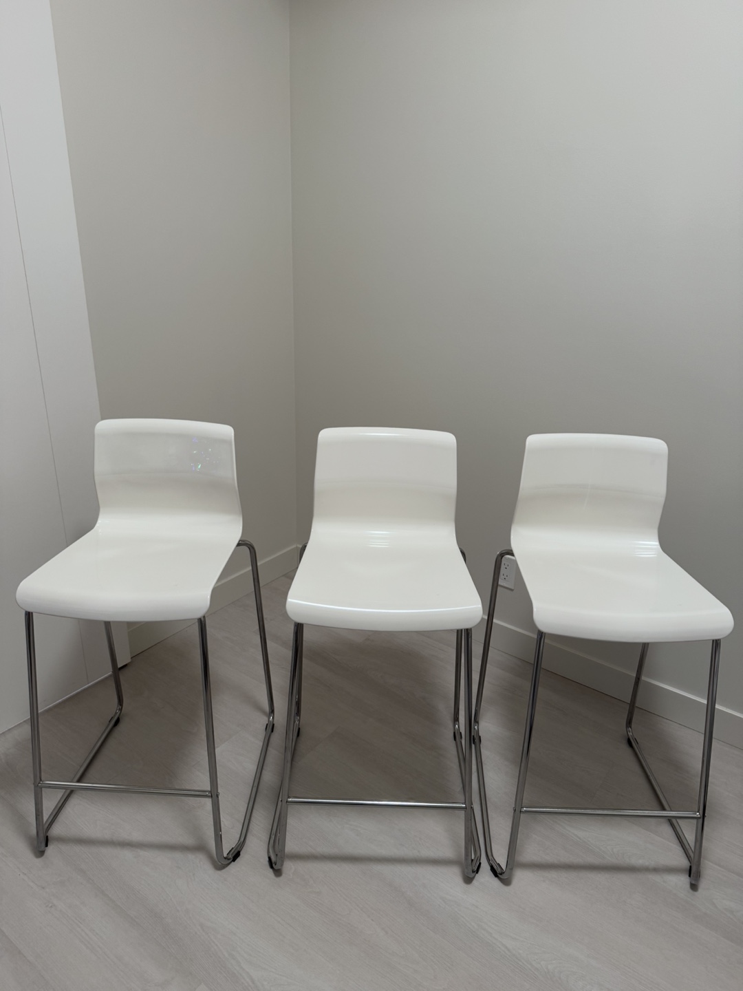 Set of 3 White Counter Stools