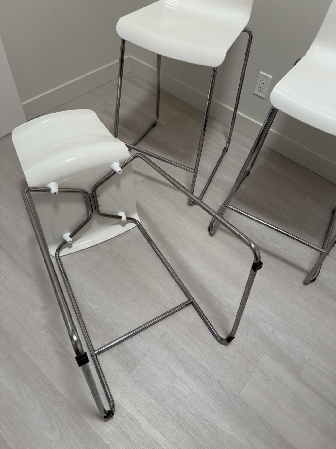 Set of 3 White Counter Stools - photo 4