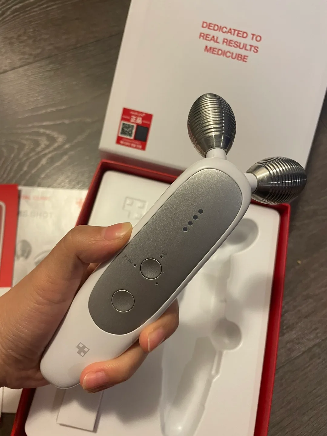 Medicube Age-R Derma EMS Shot image indicator(3)