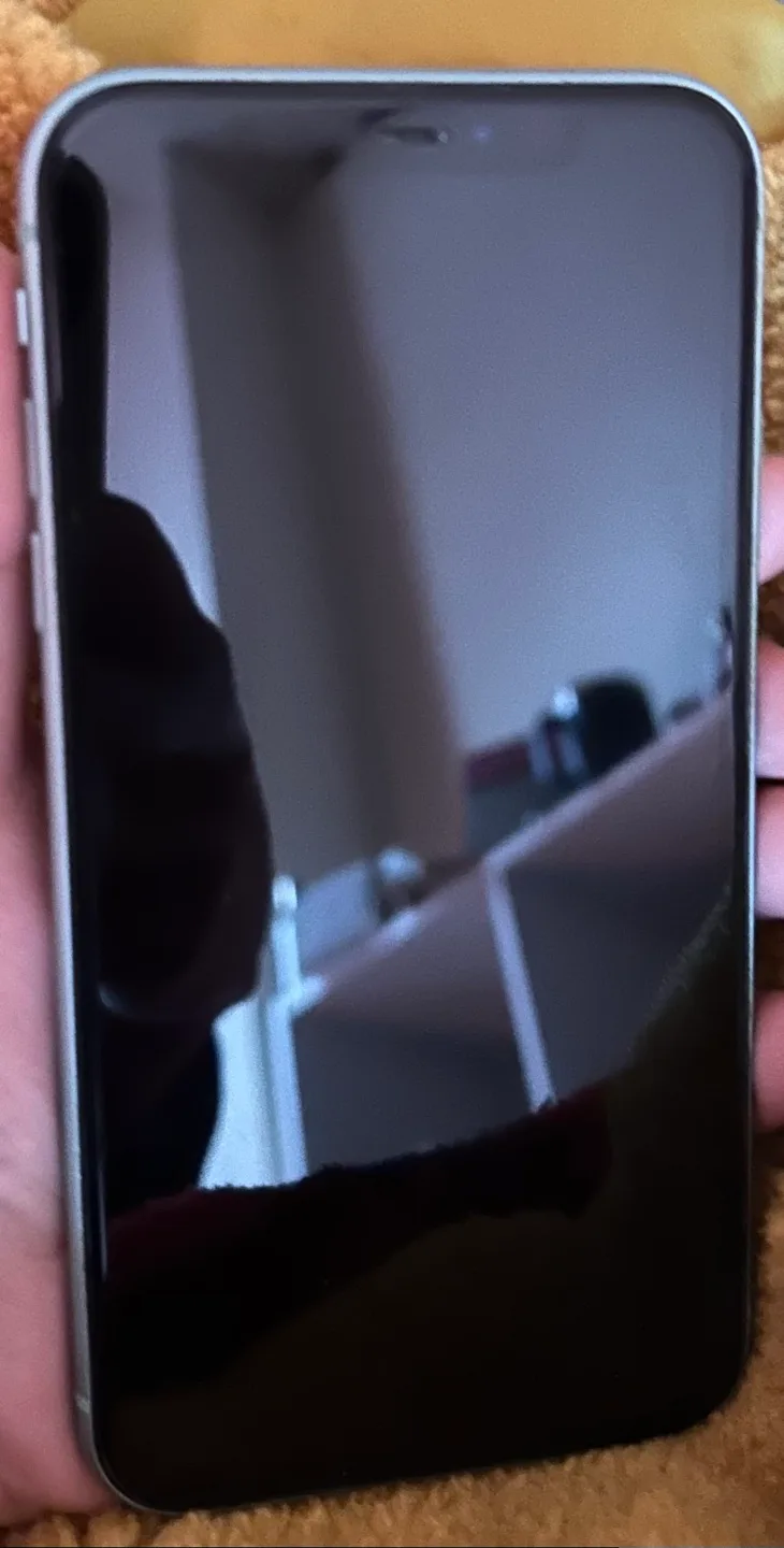 iPhone 11 - Mint Green - 128GB - Travel Sale/29th image indicator(2)