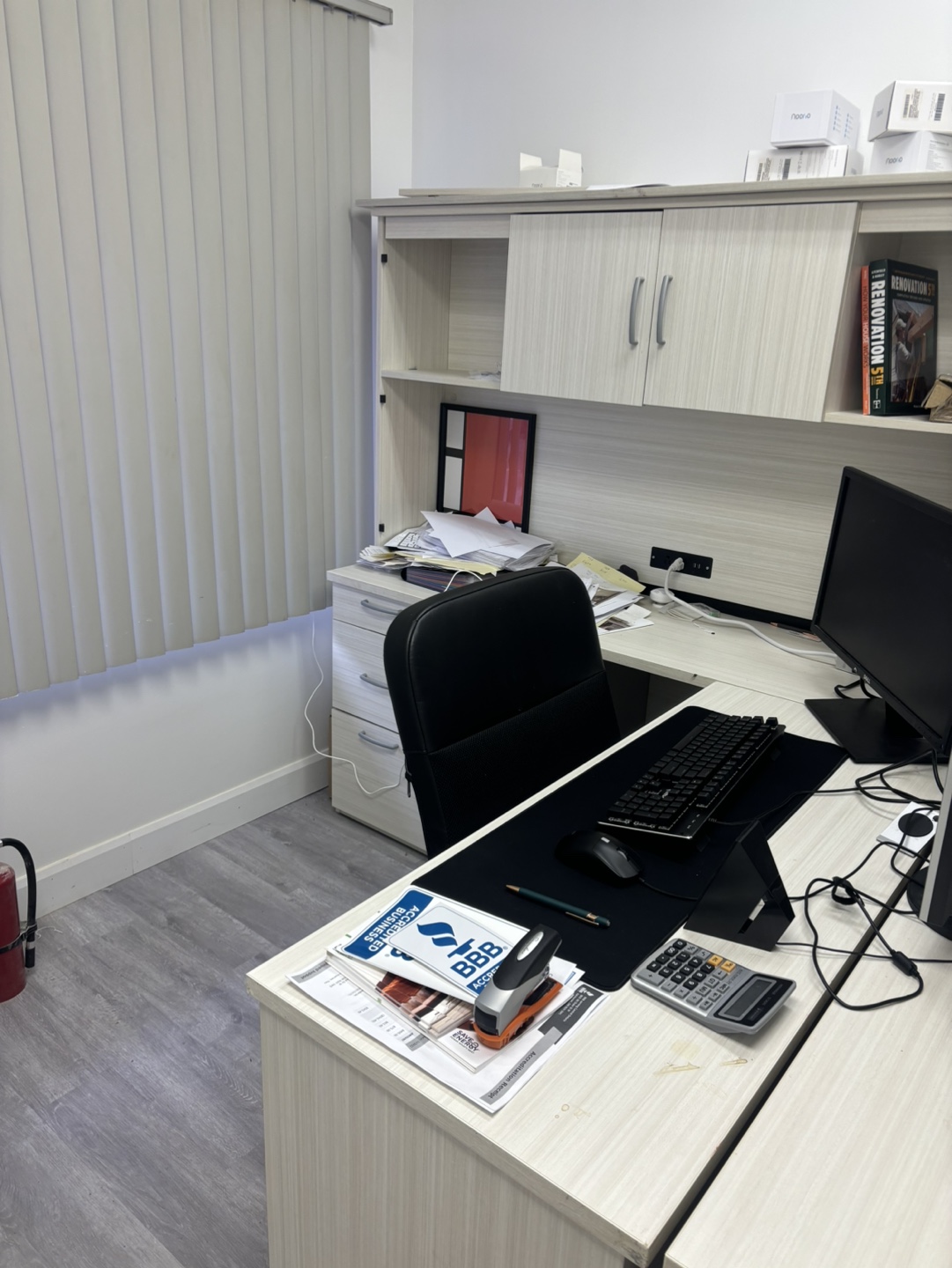 White L-Shaped Office Desk - photo 2