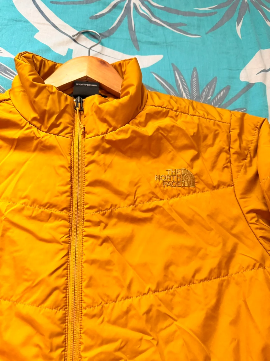 The North Face Men's Size Small Yellow Puffer Jacket image indicator(2)