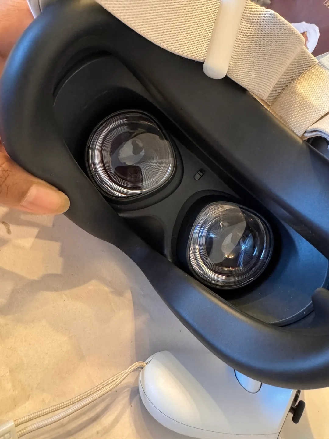 Oculus Quest 2 VR Headset image indicator(3)