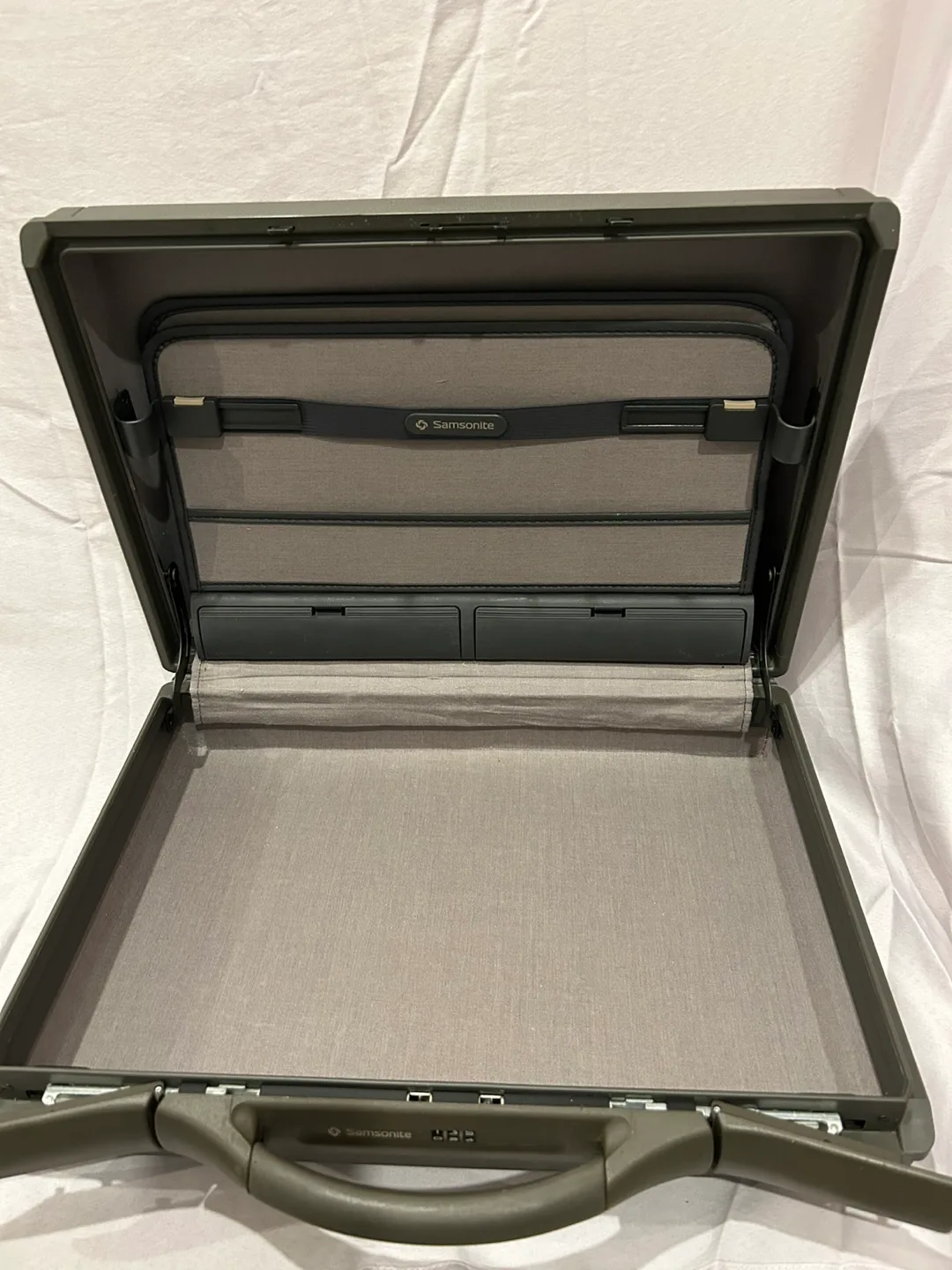 Samsonite Attache Case with Combination Lock image indicator(3)