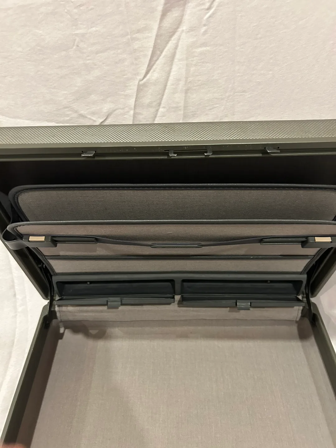 Samsonite Attache Case with Combination Lock image indicator(4)
