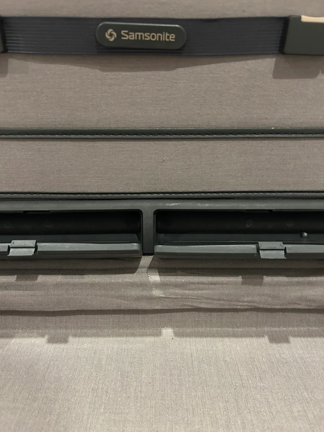 Samsonite Attache Case with Combination Lock image indicator(5)