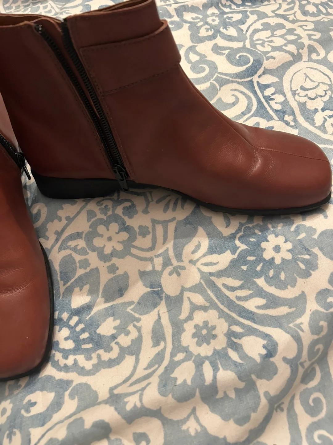 NWT Women’s Josef Siebel leather boots image indicator(2)