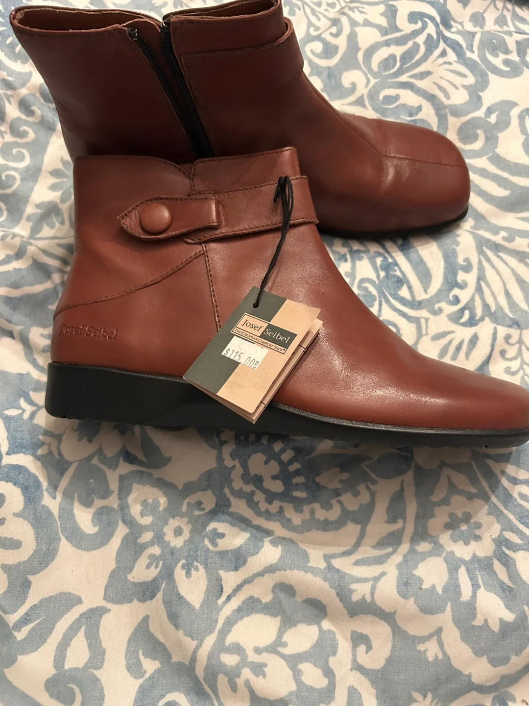 NWT Women’s Josef Siebel leather boots image indicator(3)