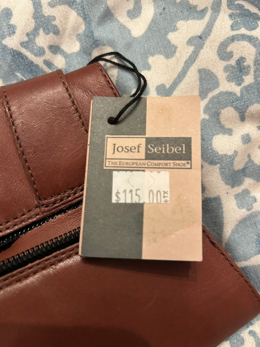 NWT Women’s Josef Siebel leather boots image indicator(6)