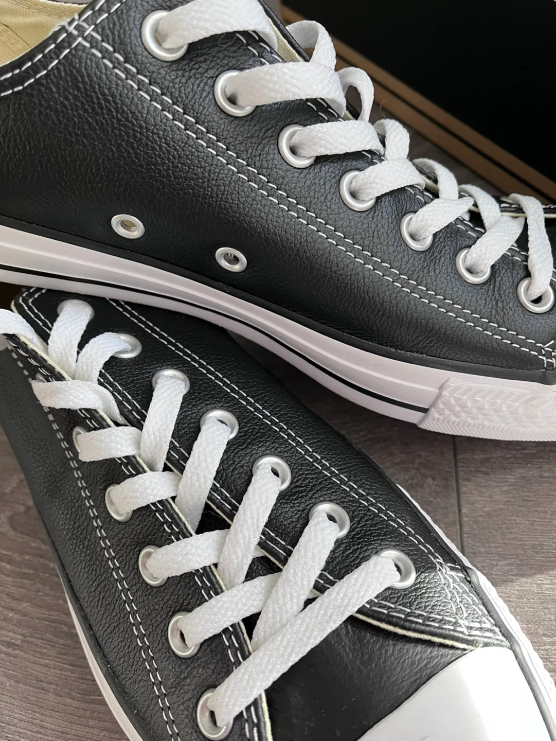 Converse Leather Black Low Top Sneakers Size 11 image indicator(2)