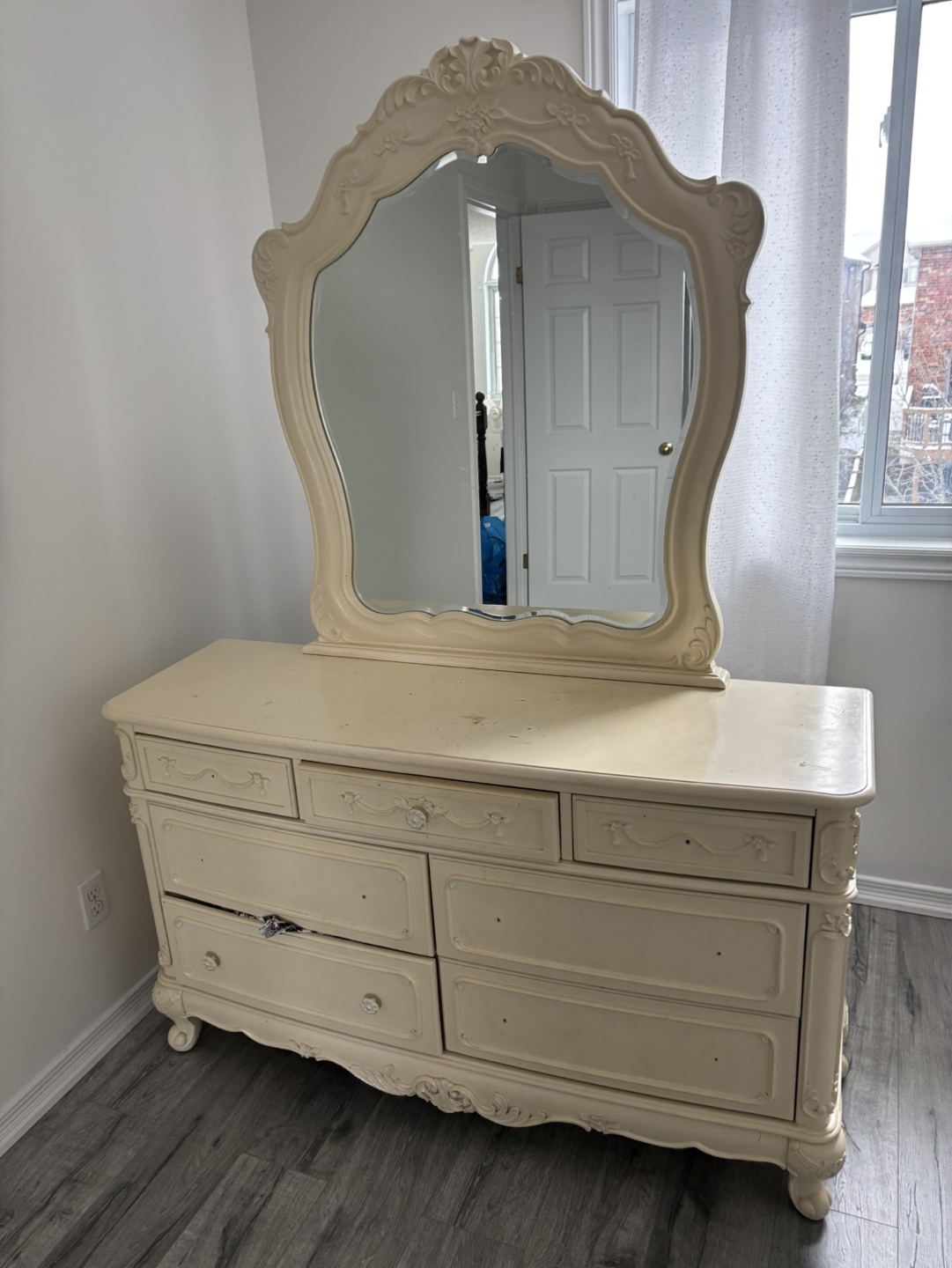 Bedroom Furniture Set- FREE