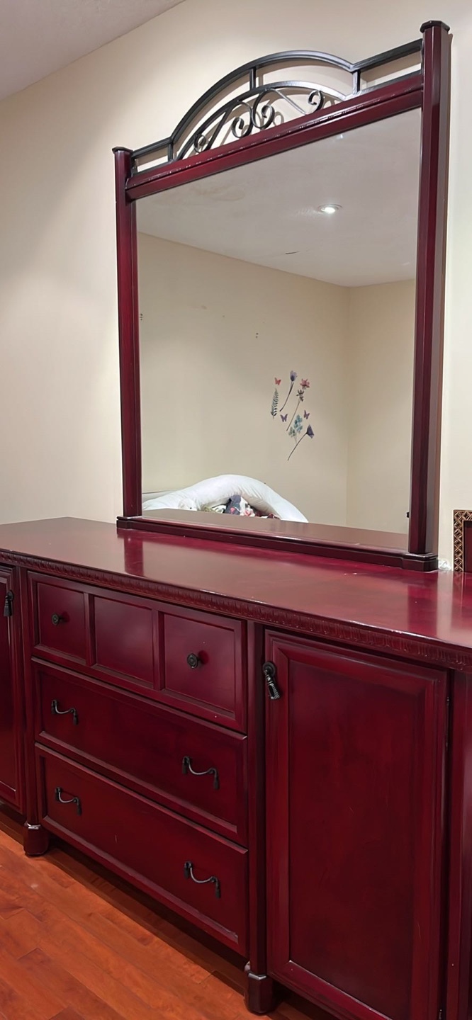 Beautiful Italian Vanity with Mirror - photo 2