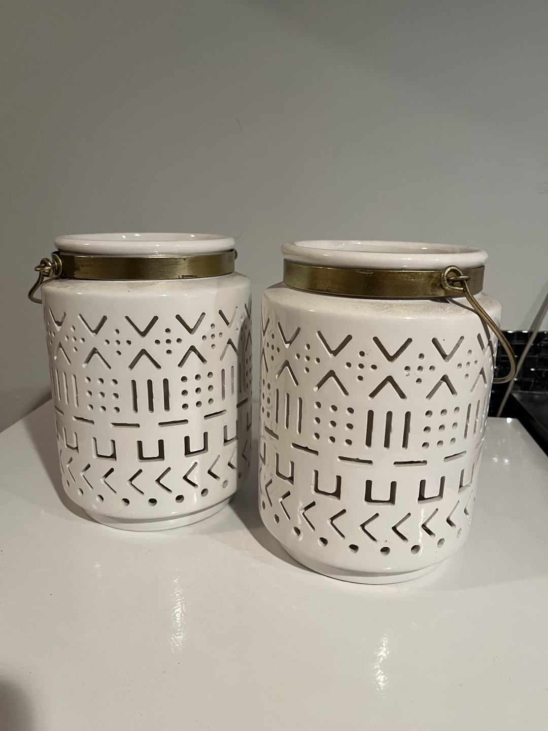 🎁  Set of 2 White Ceramic Lanterns with #freecycle
