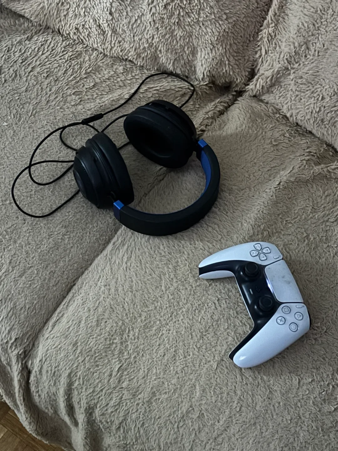 PlayStation 5 Console Bundle with Games, Controller, and Headset image indicator(2)