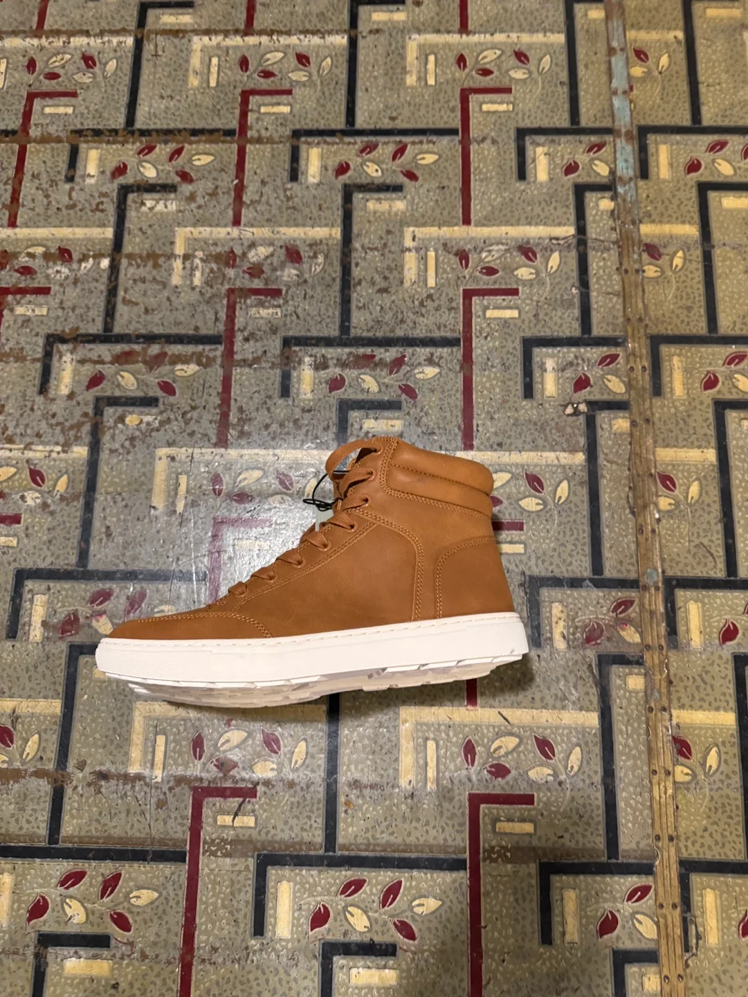 High-top sneakers image indicator(2)