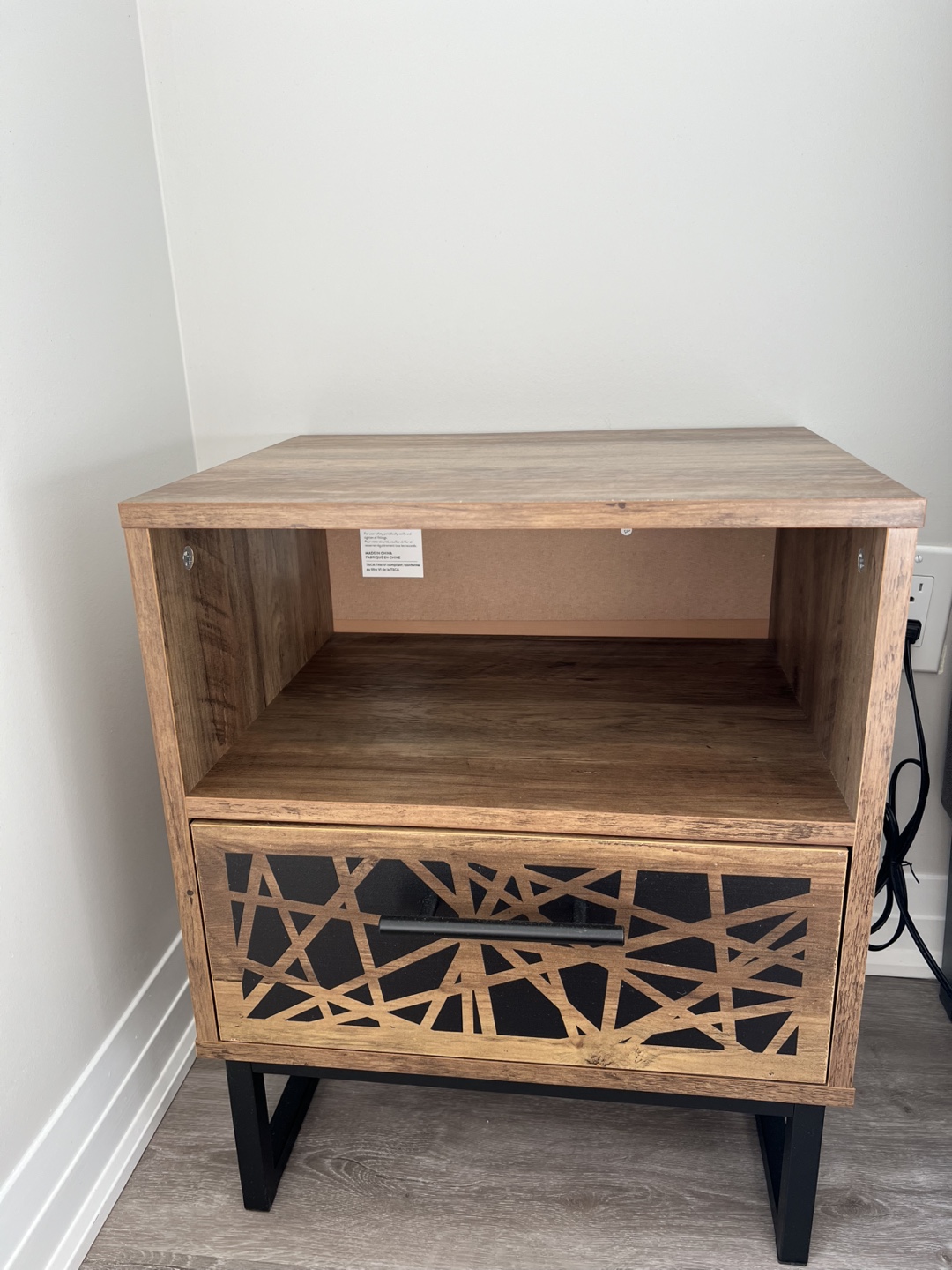 2 Nightstands with Drawer and Shelf
