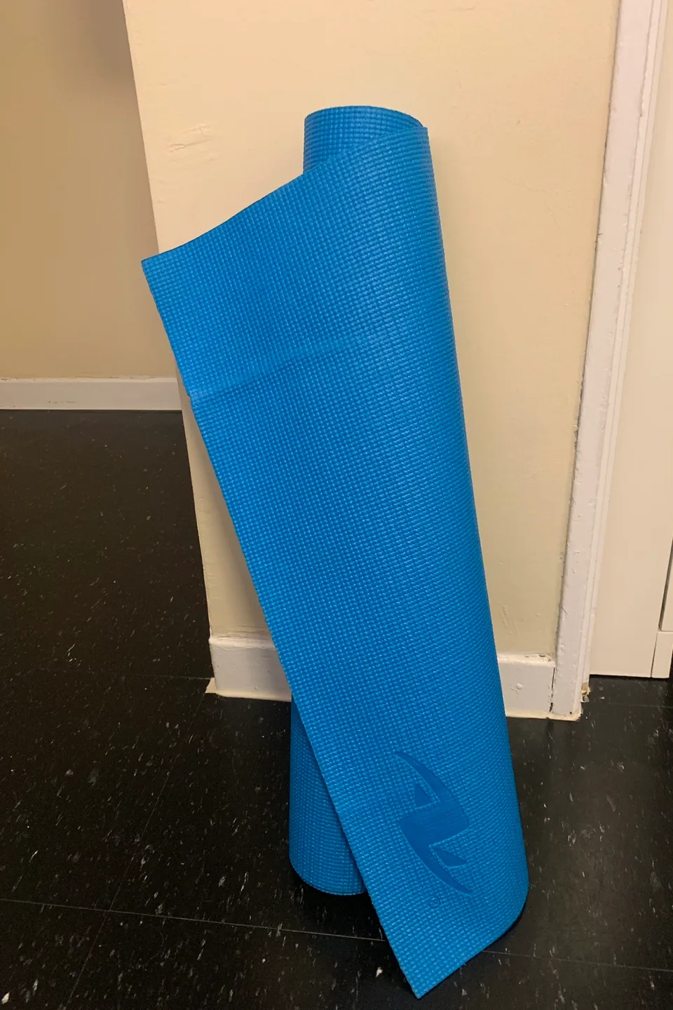 Beautiful Like NEW Yoga Mat/Exercise Mat (Buy 1 Get 1 FREE) image indicator(4)