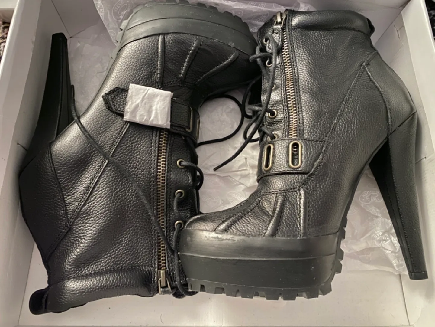 NIB Steve Madden Mallard Lace Leather Booties image indicator(3)