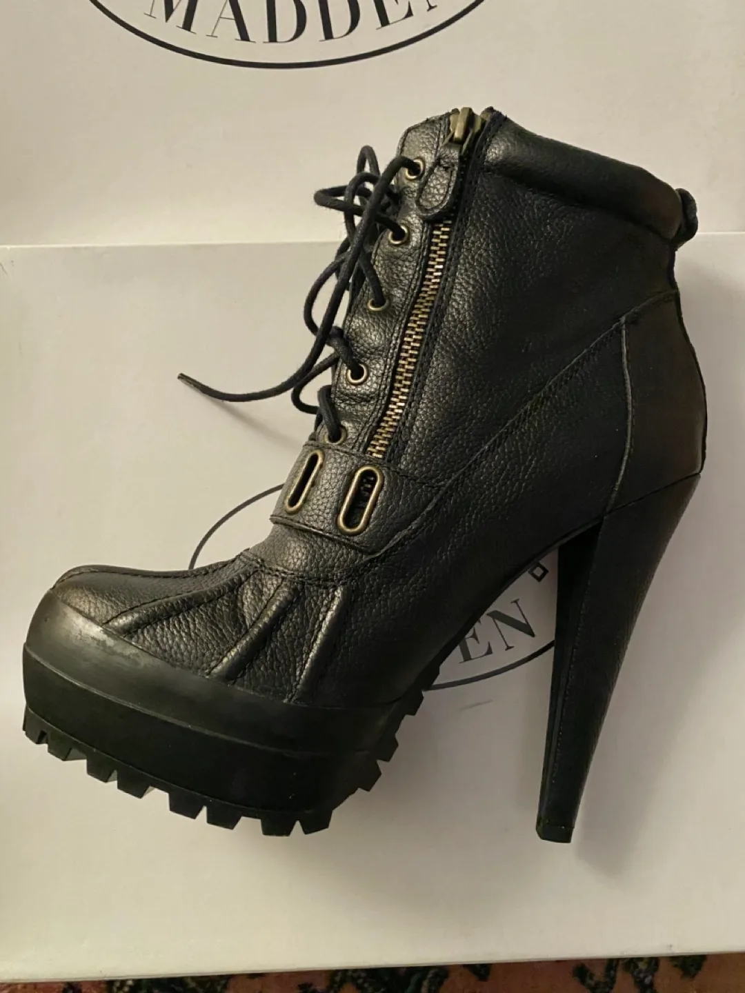 NIB Steve Madden Mallard Lace Leather Booties image indicator(2)