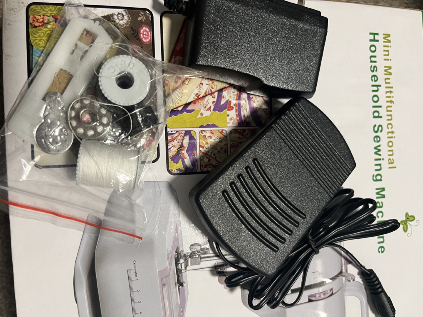 12 Built-in Stitches Mini Sewing Machine - photo 3
