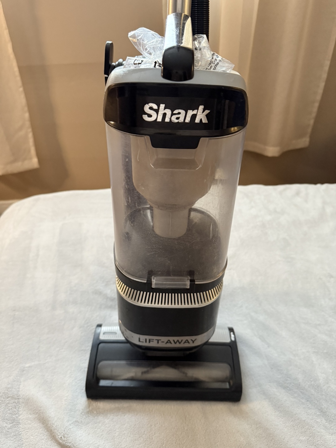Shark Navigator Lift-Away Vacuum - photo 3