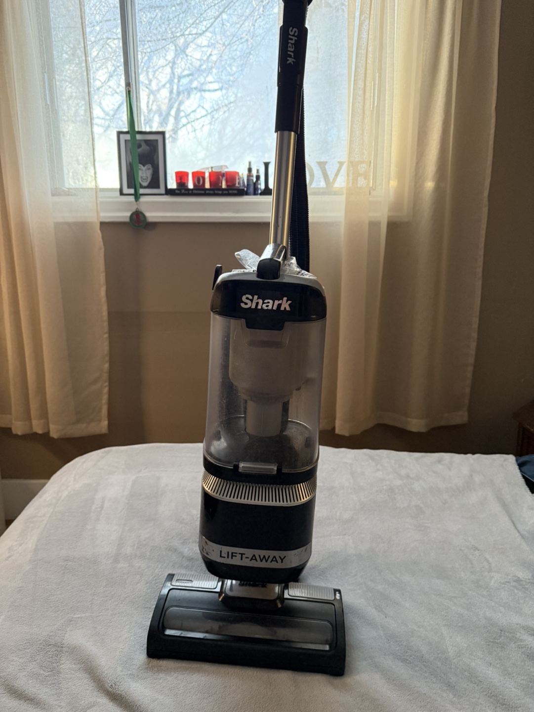 Shark Navigator Lift-Away Vacuum - photo 2