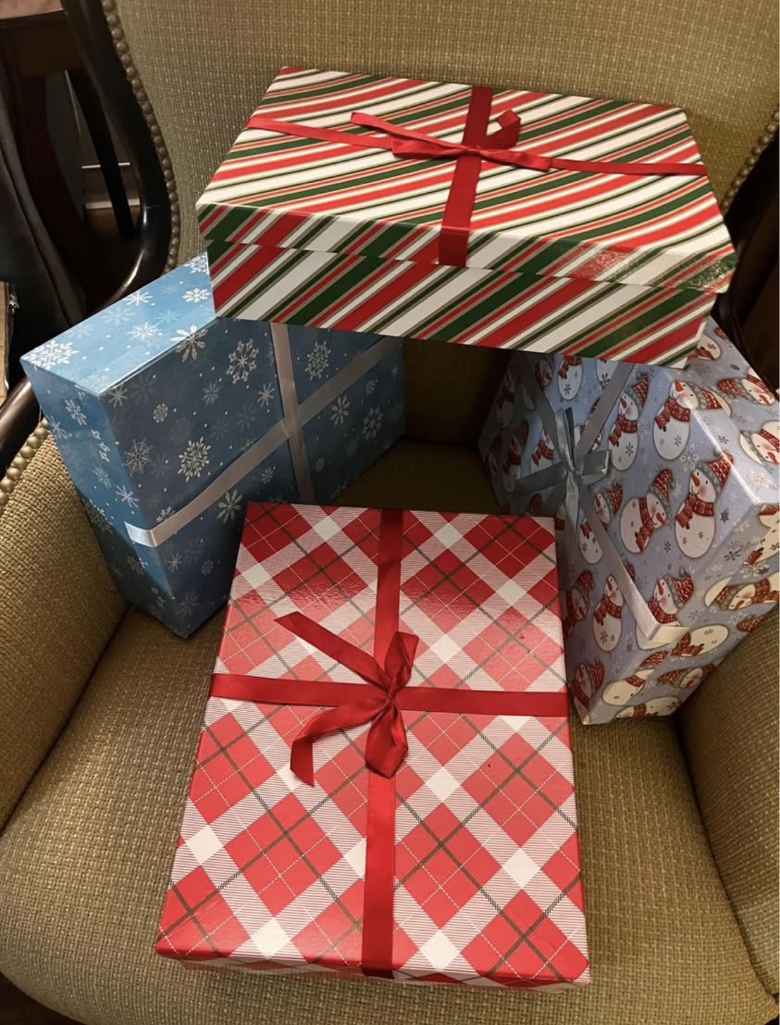 Christmas gift boxes, see description. Pickup by Chinook Mall. - photo 4