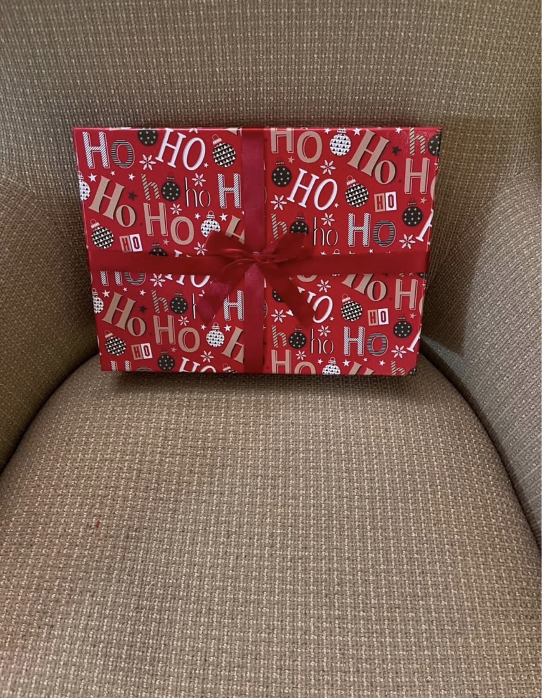 Christmas gift boxes, see description. Pickup by Chinook Mall. - photo 2