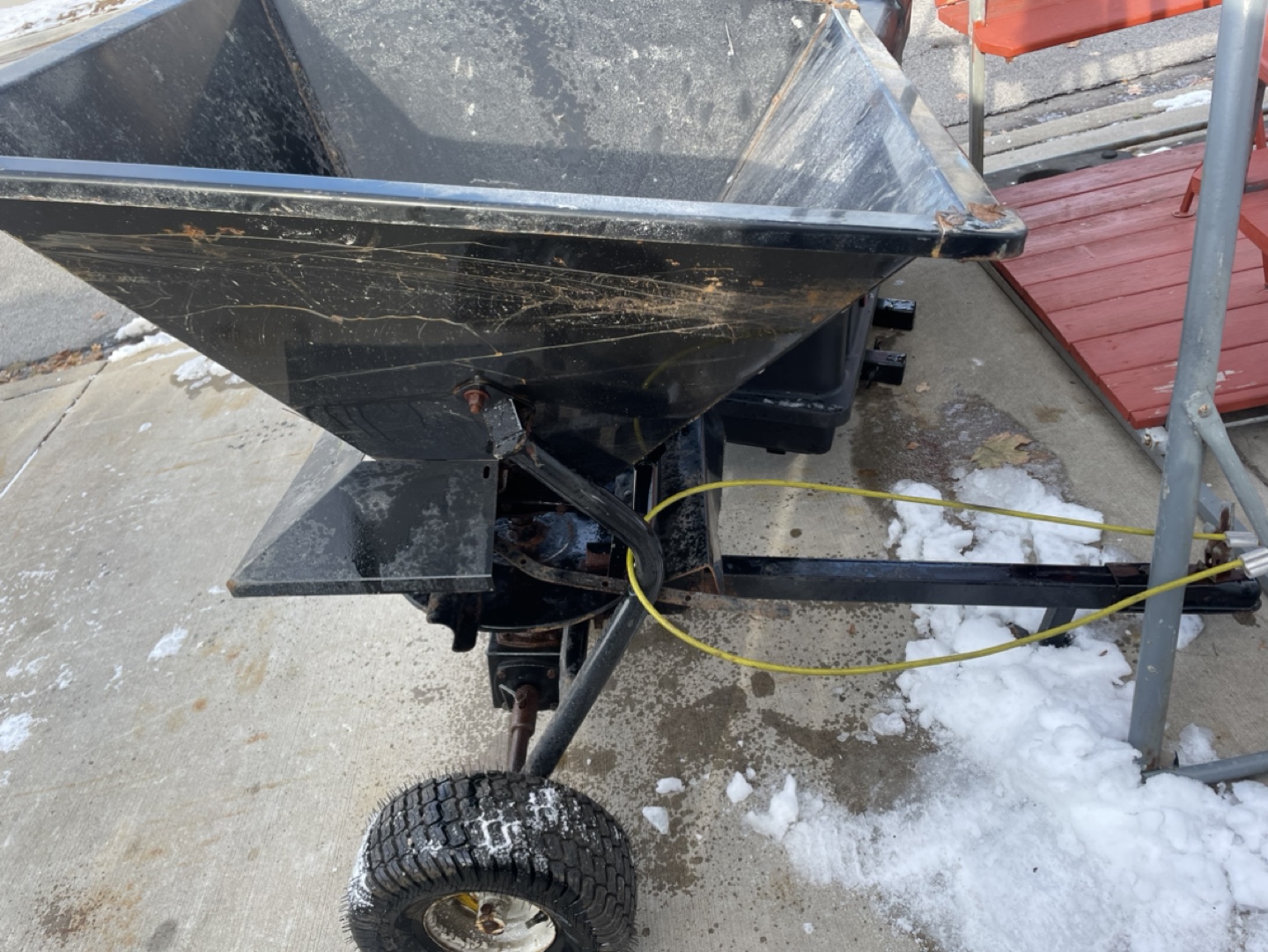 Spreader salt and fertilizer - photo 2