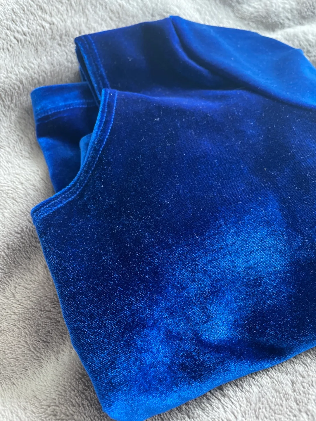 Blue velvet crop top image indicator(2)