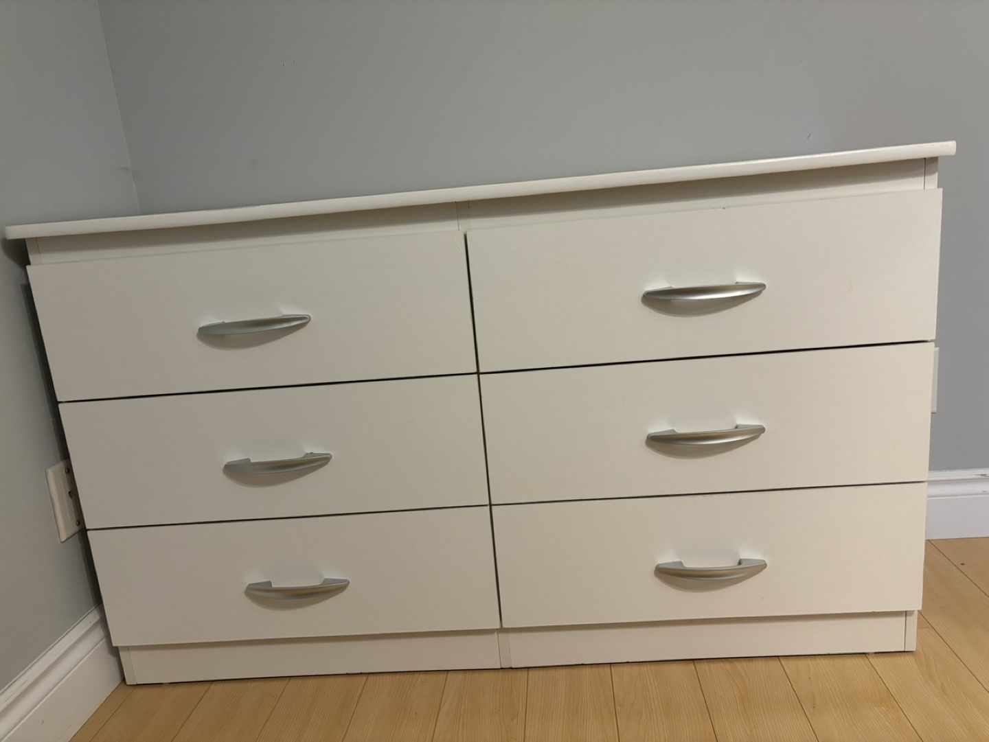 White 6-Drawer Dresser