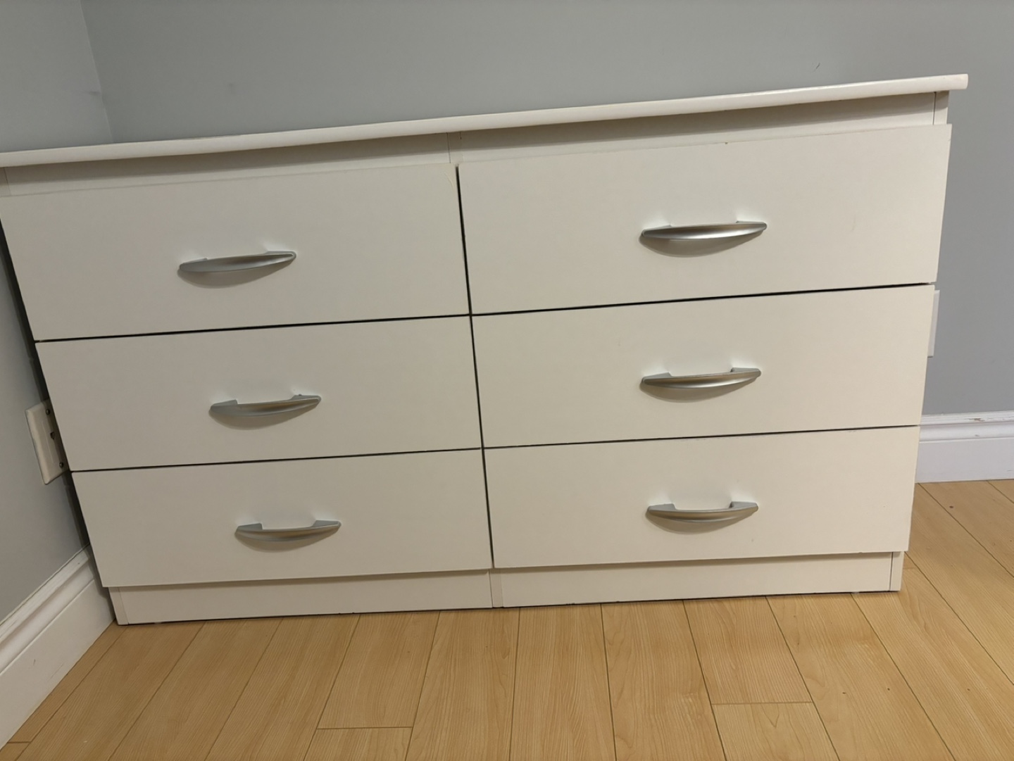 White 6-Drawer Dresser - photo 2