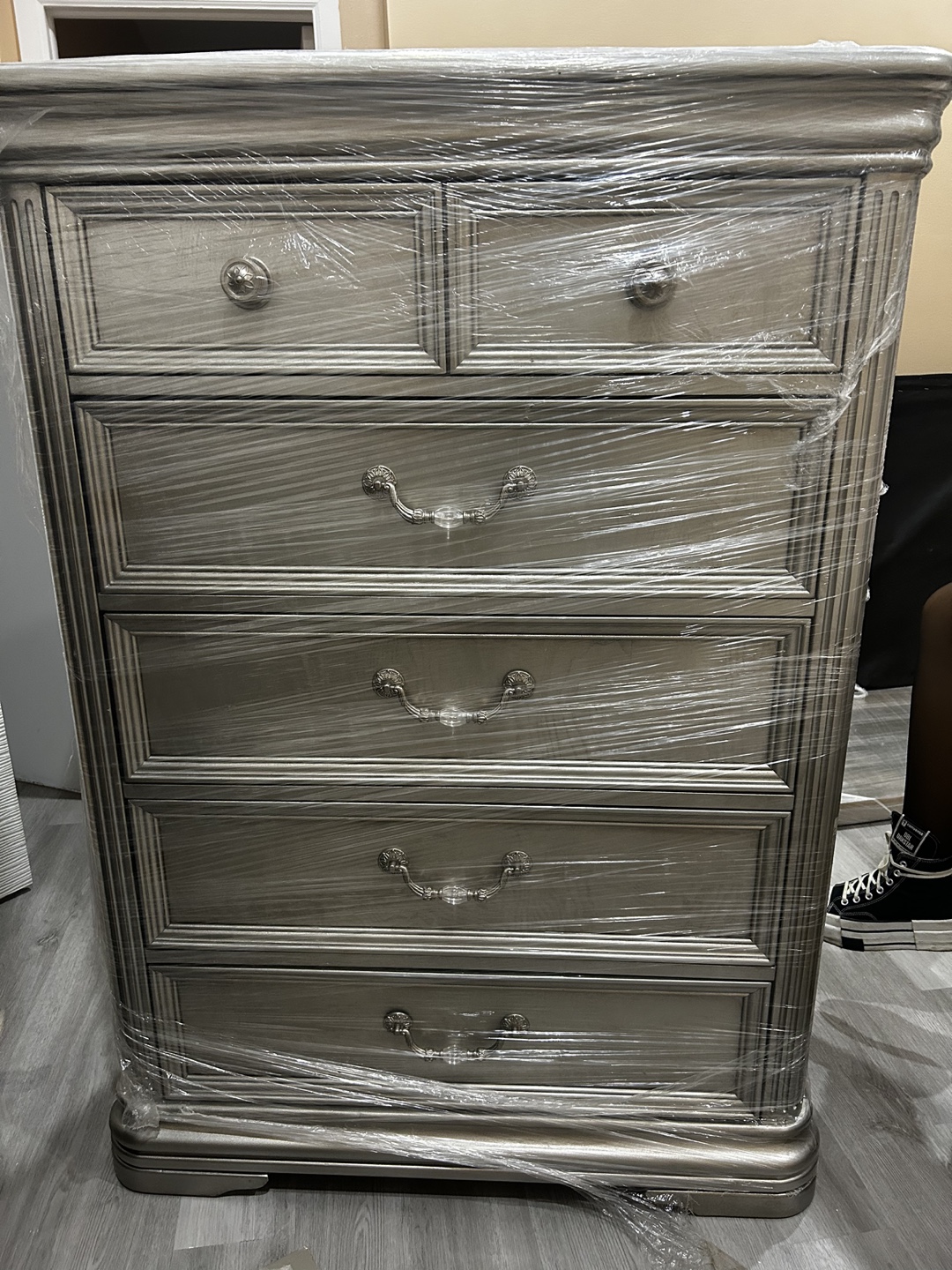 Bedroom Set - King Size Bed, Dresser, Nightstand, Chest - photo 5