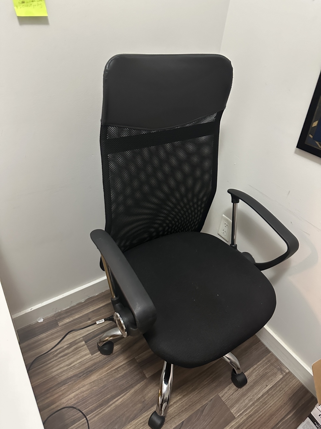 White Desk with Black Office Chair - photo 2