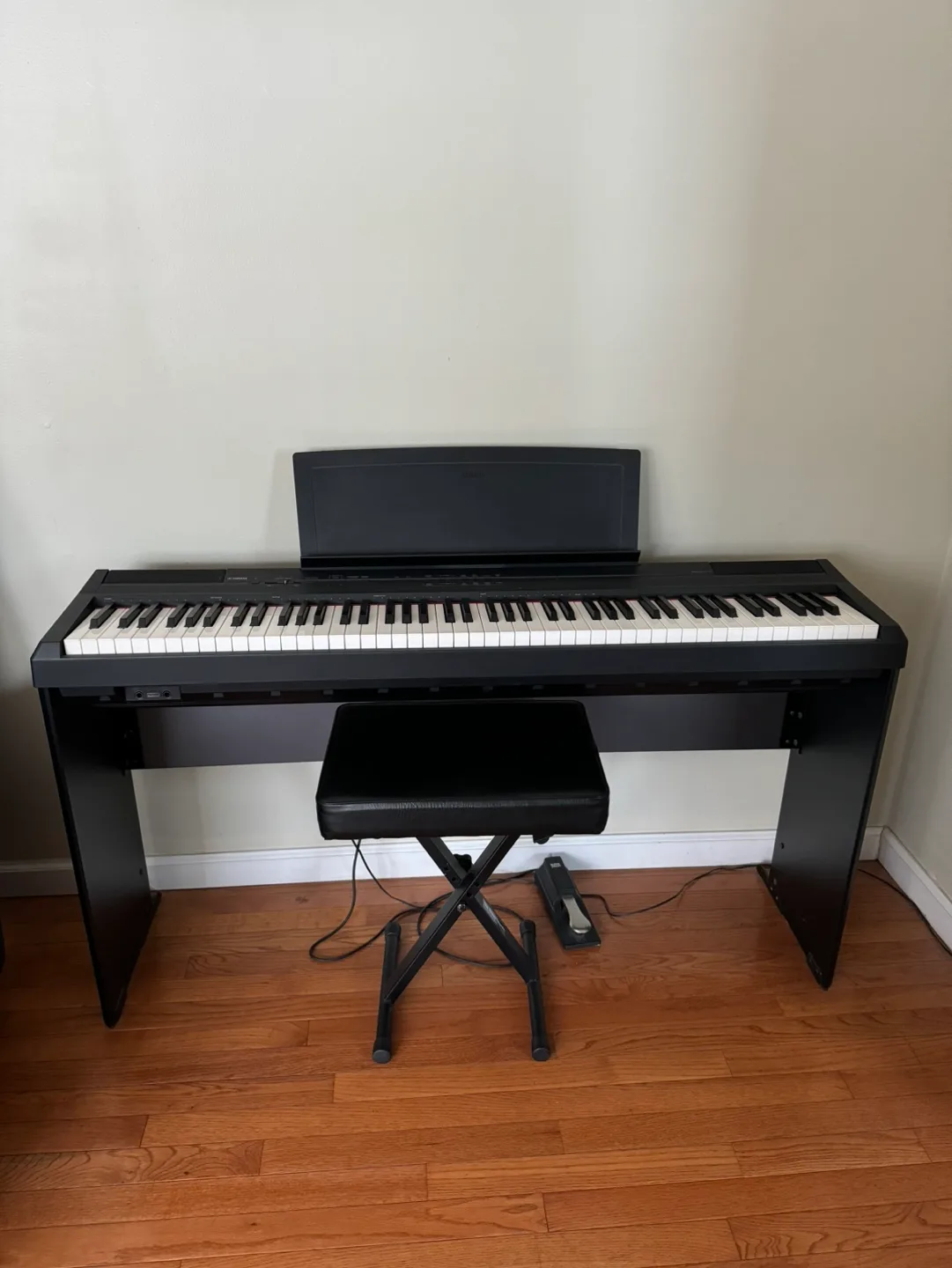 Yamaha Digital Piano with Stand and Bench thumbnail