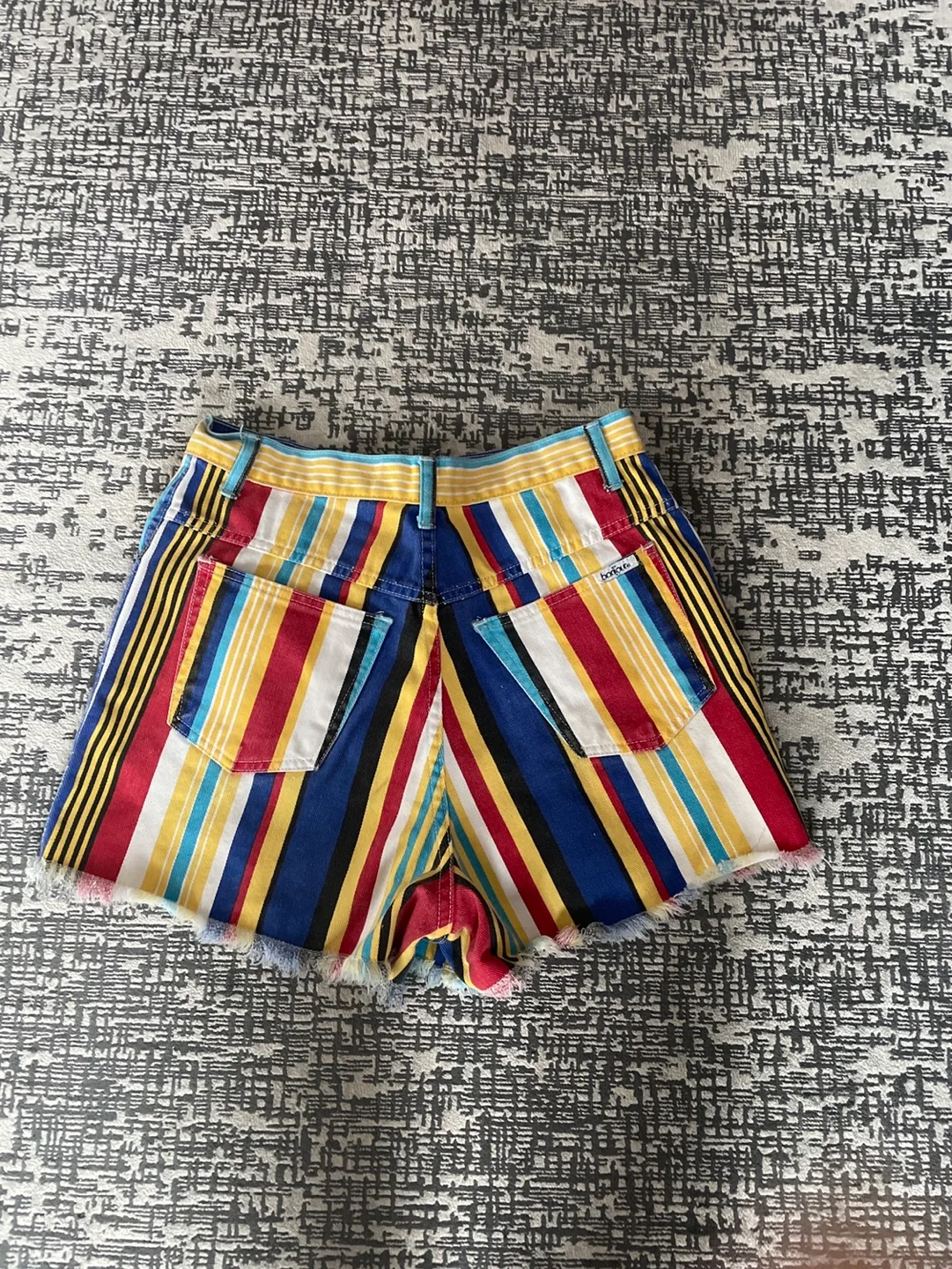 Rainbow shorts image indicator(2)