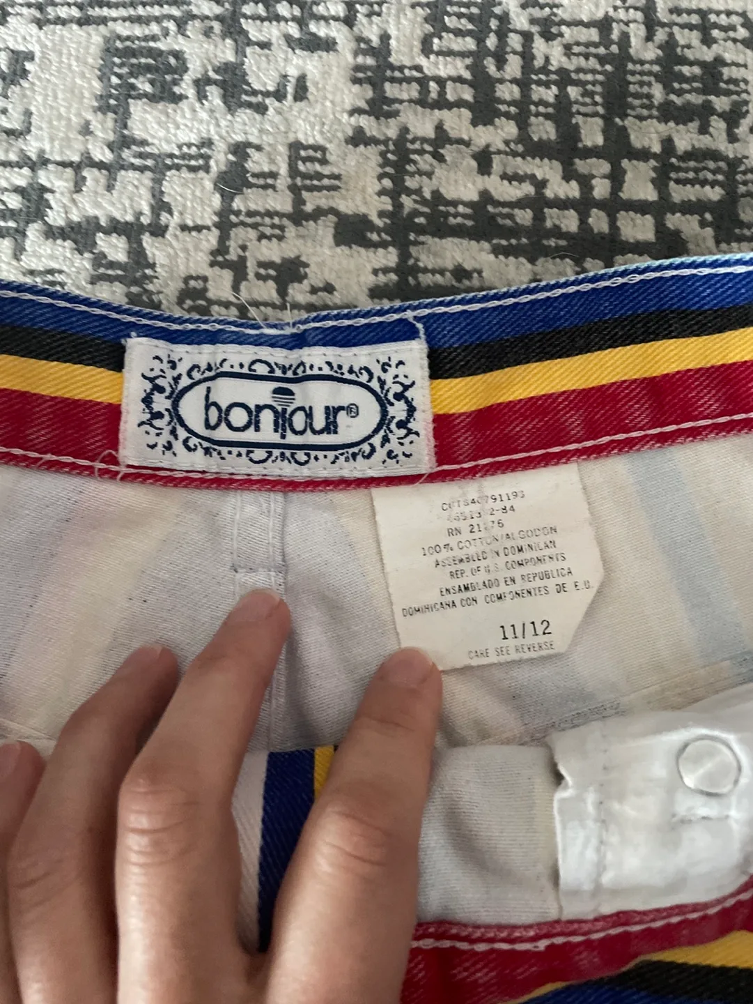 Rainbow shorts image indicator(3)