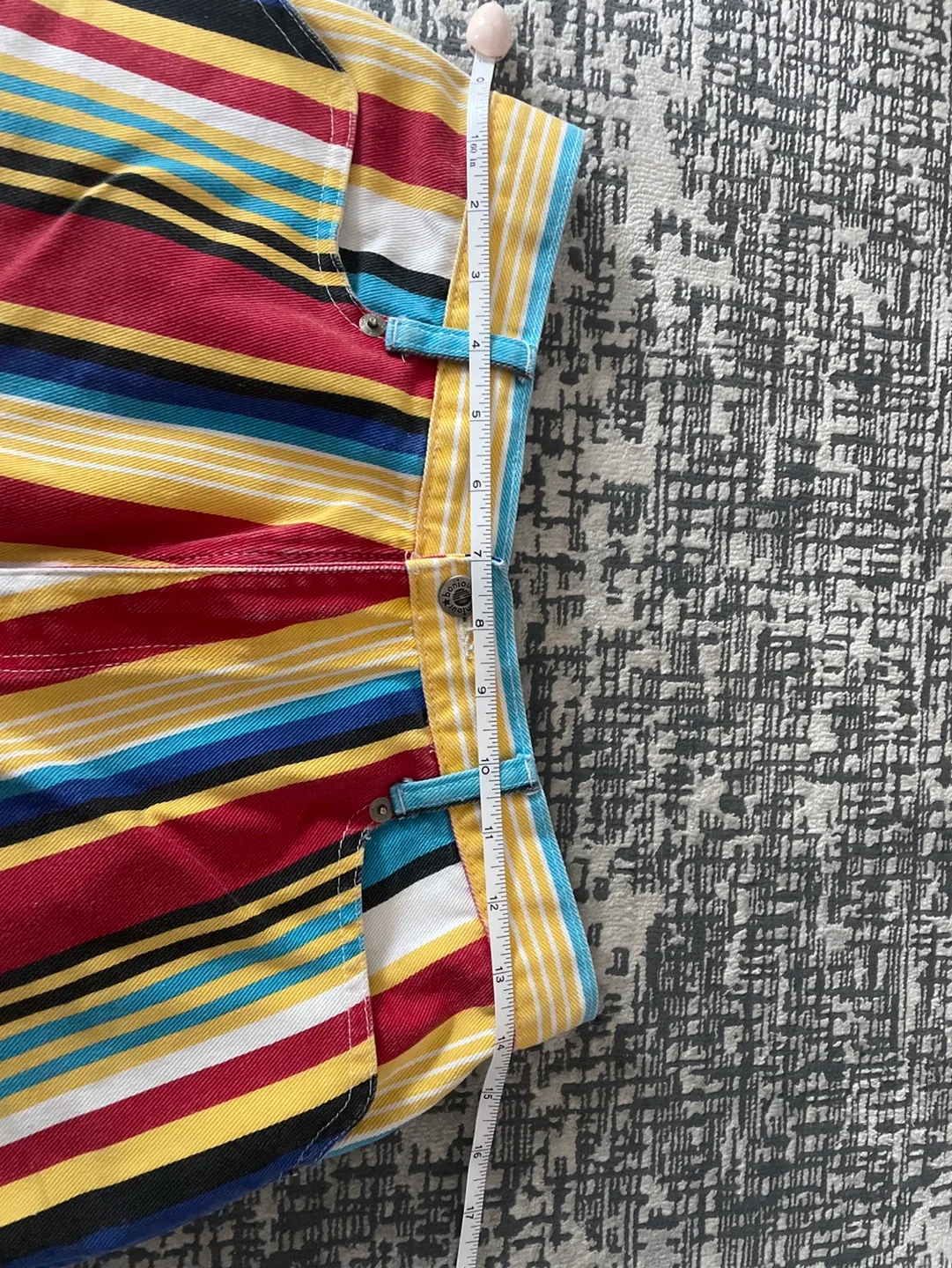 Rainbow shorts image indicator(6)