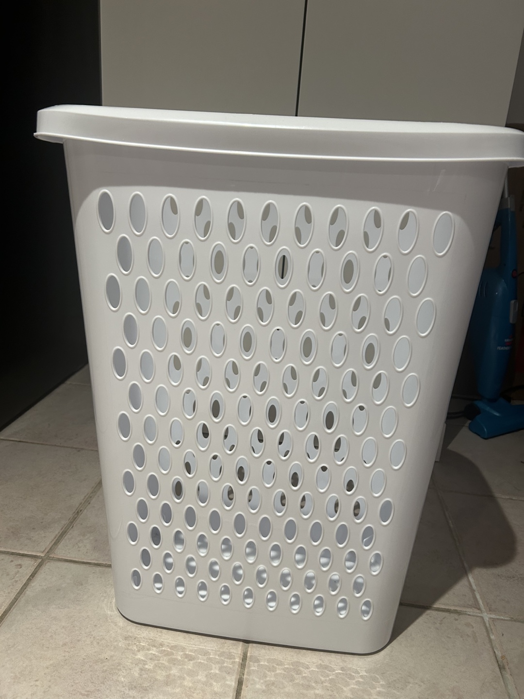 White Laundry Basket with Lid - photo 2