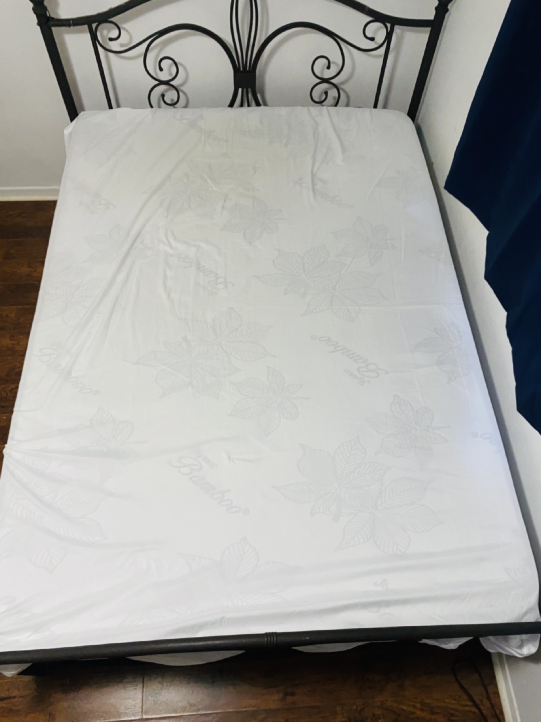 Queen Size Metal Bed Frame and Mattress - photo 3