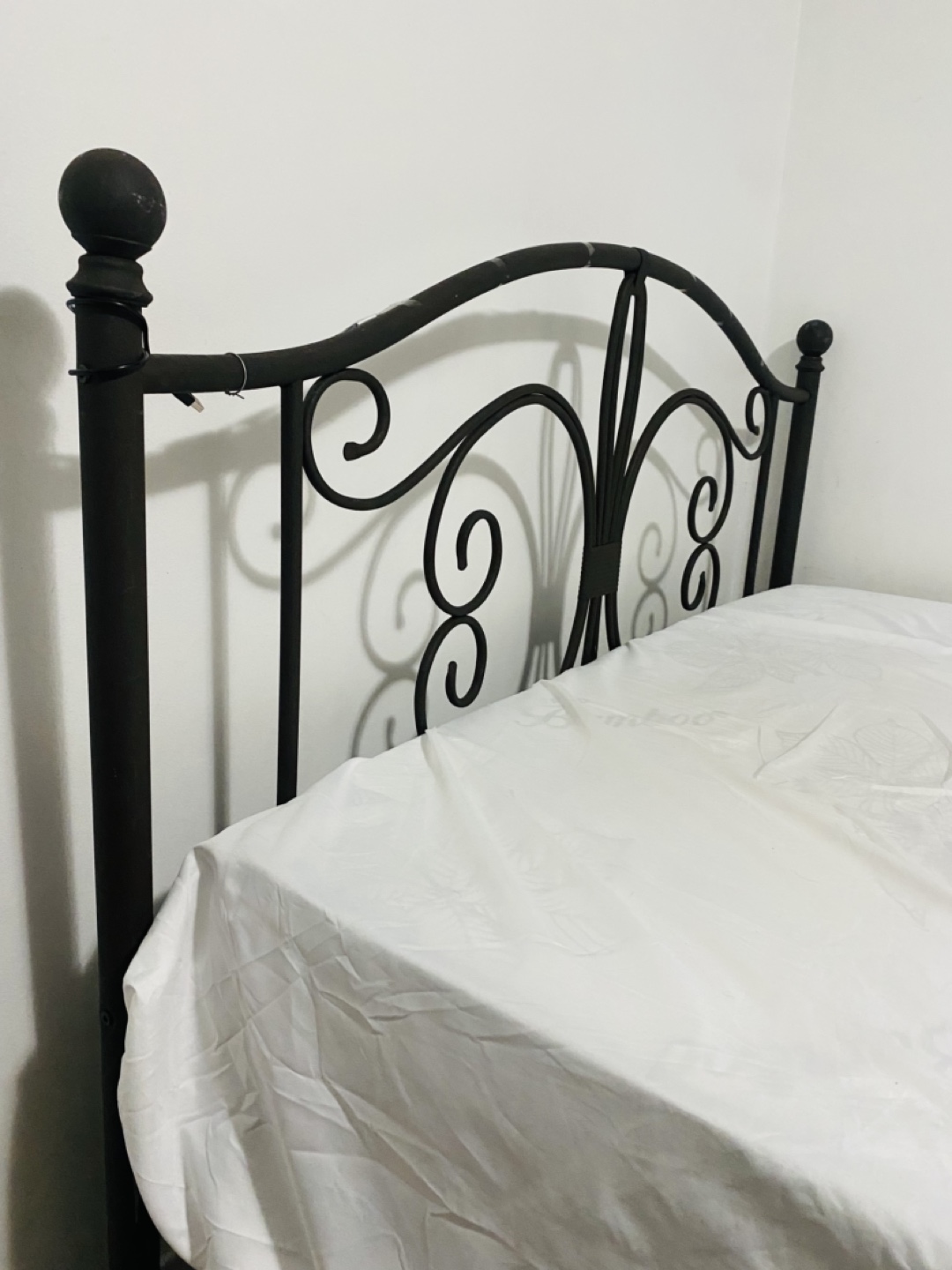 Queen Size Metal Bed Frame and Mattress - photo 2
