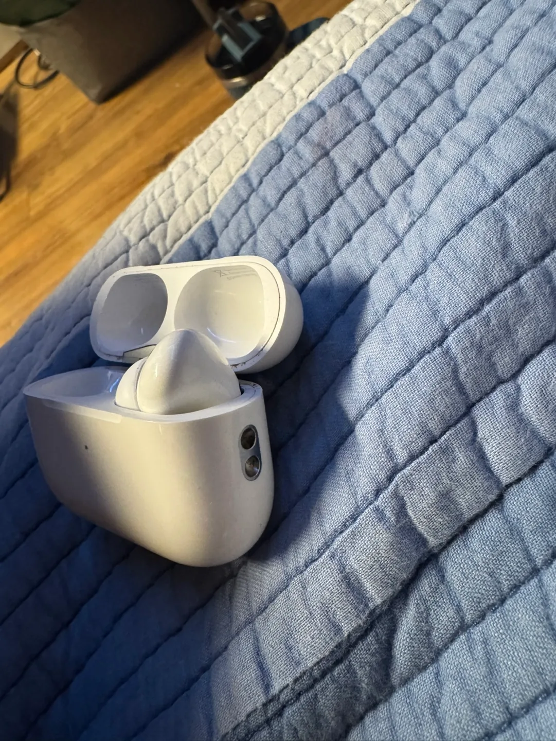 Apple AirPods Pro 2 (only right pod) image indicator(2)